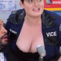 미국 경찰녀 육덕 몸매
