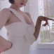 하얀 원피스 수영복 입은 겨우디 틱톡