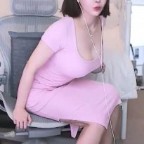 핑크 원피스 입은 미시룩 1타 강사 겨우디